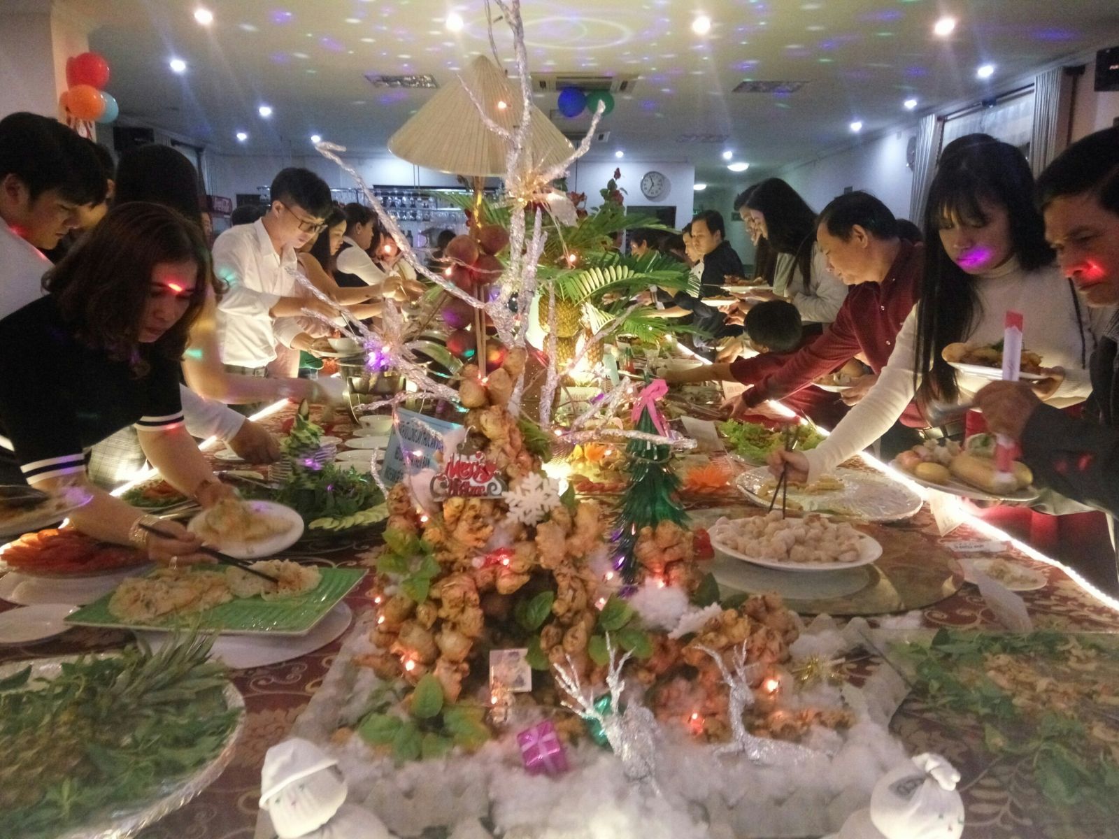 Dạ tiệc Buffet "Giáng sinh an lành" - tại Khách sạn Hùng Vương - Quảng Ngãi