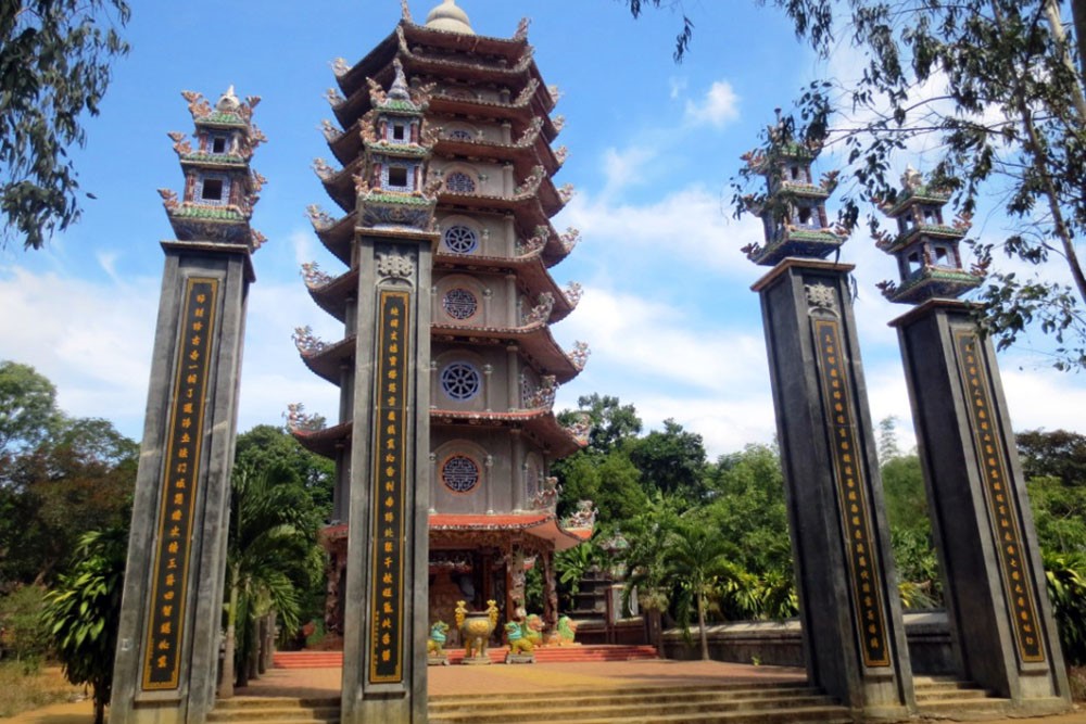 Toà tháp 9 tầng tại chùa Thiên Ấn – Quảng Ngãi