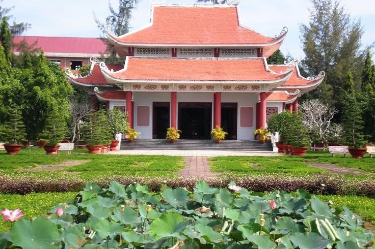 Hồ sen, vườn cây tại khu lưu niệm cố Thủ tướng Phạm Văn Đồng